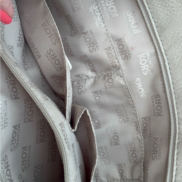 Michael Kors Cream with gold hardware pebbled leather bag EUC - Picture 15 of 16